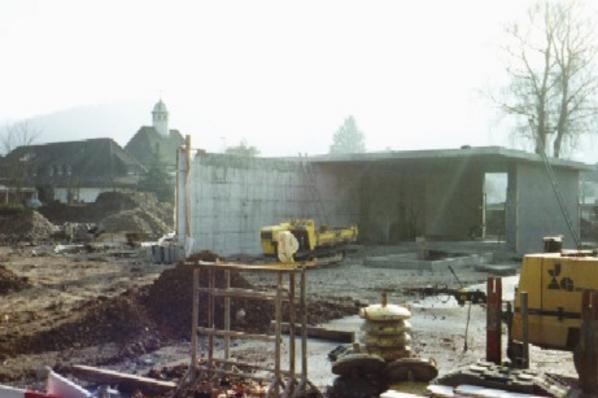Stand der Bauarbeiten im Dezember 2000.

