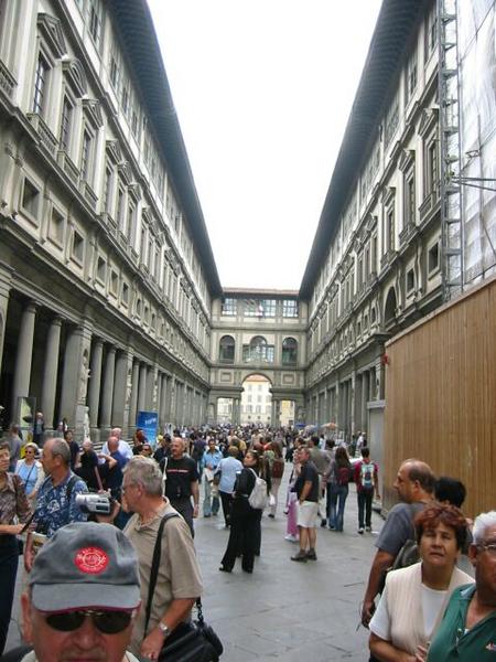 Die Uffizien (Italiens berühmteste Gemäldegalerie mit Werken von Botticelli, Michelangelo, Leonardo da Vinci u.v.m.)
