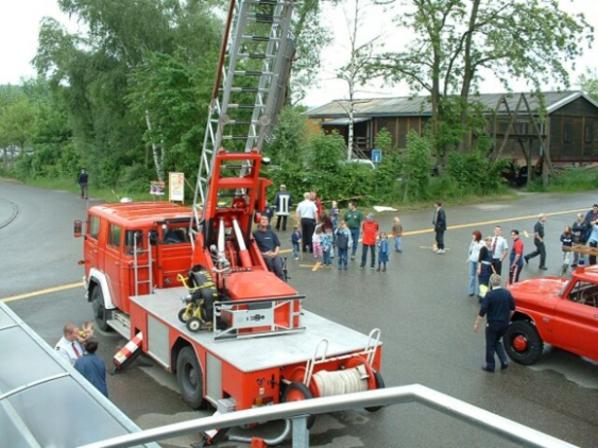 Die Drehleiter der Feuerwehr Bad Säckingen zu Besuch in Stein.