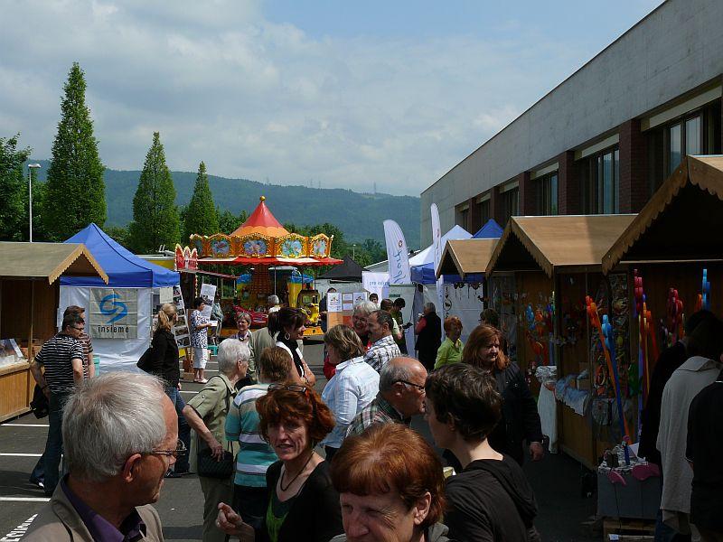 Der Festplatz vor der neuen Werkstätte.