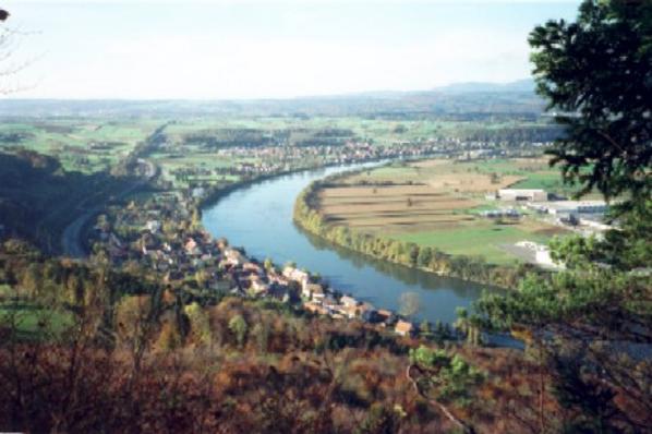 Herrlicher Blick von der Mumpferflue auf Mumpf und Wallbach.
