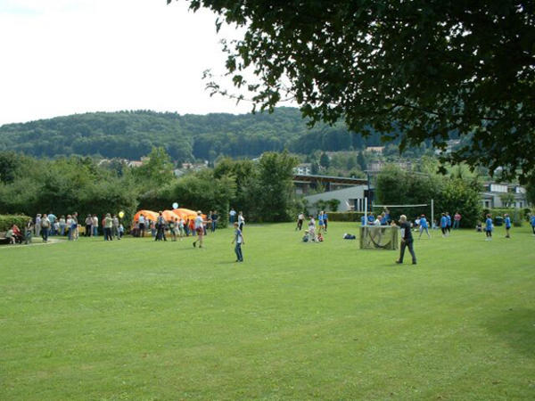 Die Mitglieder der Sportvereine, aber auch der Gemeinderat, präsentierten ihre Fitness beim Wettkampf mit Ball.
