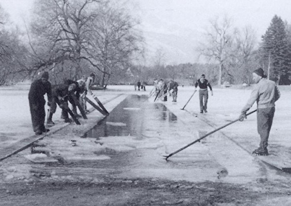 Aus dem Giessensee wurrde bis 1965 Eis für die Brauereien in Wädenswil und Zürich gewonnen