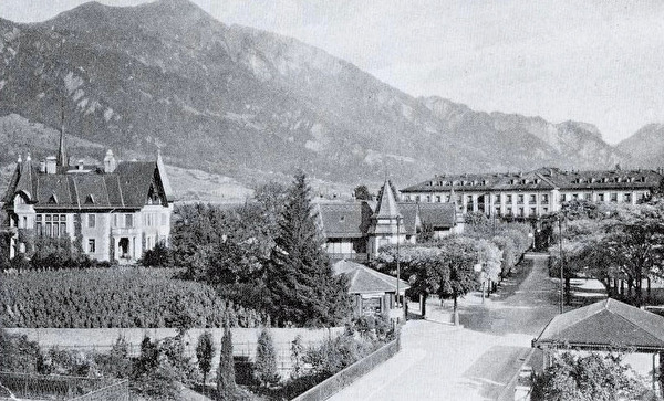 Zufahrt zum 1869 eröffneten Grand Hotel Quellenhof. Links im Bild Villa C, Prviatsitz von Fridolin Simon.