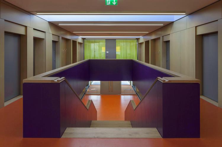 Schulpavillon Steinm?rli innen