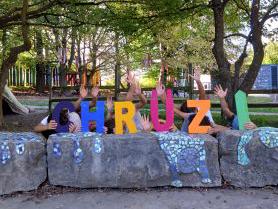 Chrüzi in Kinderhand