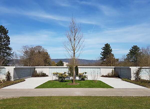 Ergänzung Urnennischenwand Friedhof Guggenbühl