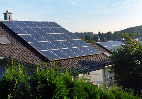 Die Produktion von Solarstrom ist beim Heizungsersatz oft eine gute Ergänzung.