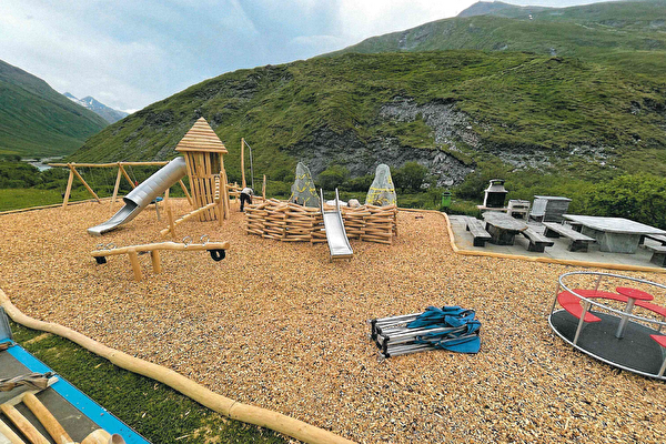 Neuer Spielplatz Avers
