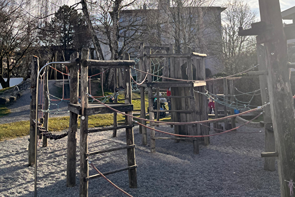 Klettergerüst Spielplatz Obstgarten