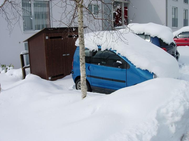 Glücklich, wer eine Garage hat und sein Auto am Montagmorgen nicht erst ausgraben muss.