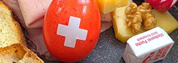 Brunchteller mit Ei mit Schweizerkreuz