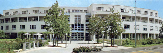 Hauptansicht Alters- und Pflegeheim am Bach