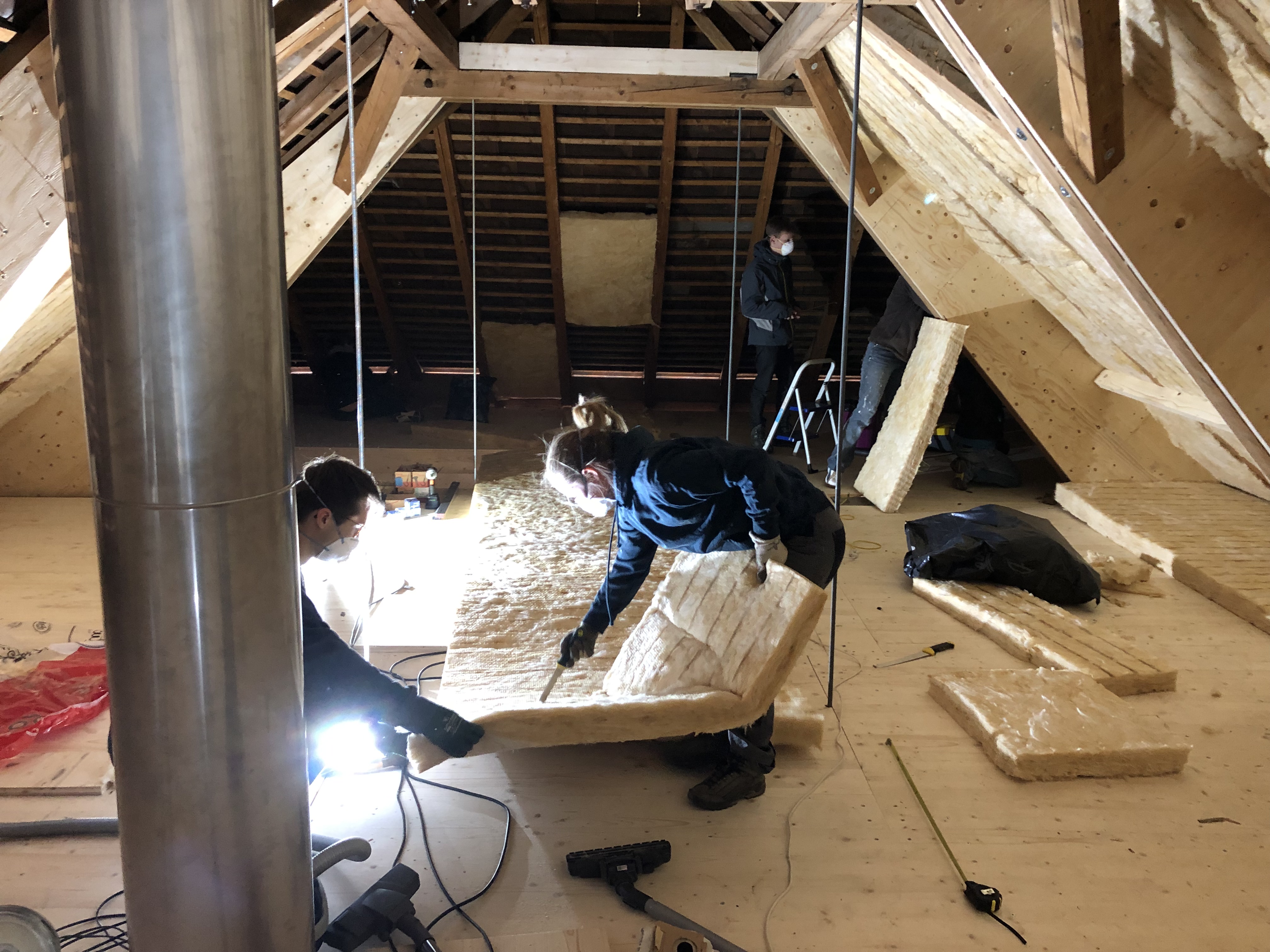 Im Gemeinschaftswerk von Cevi, Verein Schützenhaus Nutzung, Gemeinde und zahlreichen Helfern wurden mehrere hundert Stunden Fronarbeit geleistet.