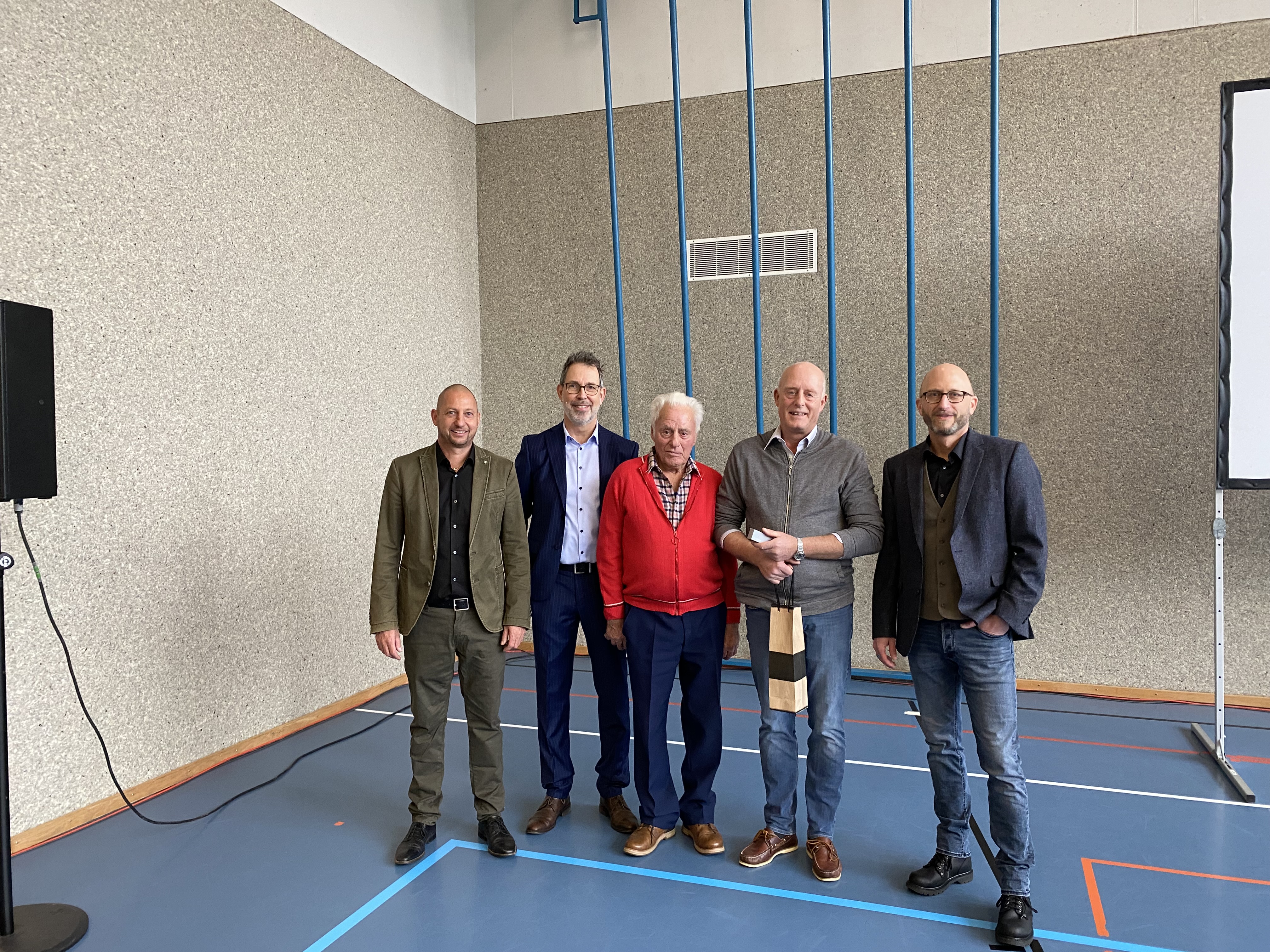 v.l: Michael Berchtold, Gemeinderat; Marco Pezzatti, Gemeindepräsident; Paul und Richi Burri, Seegräbner des Jahres 2023; Patrik Jenal, Gemeinderat