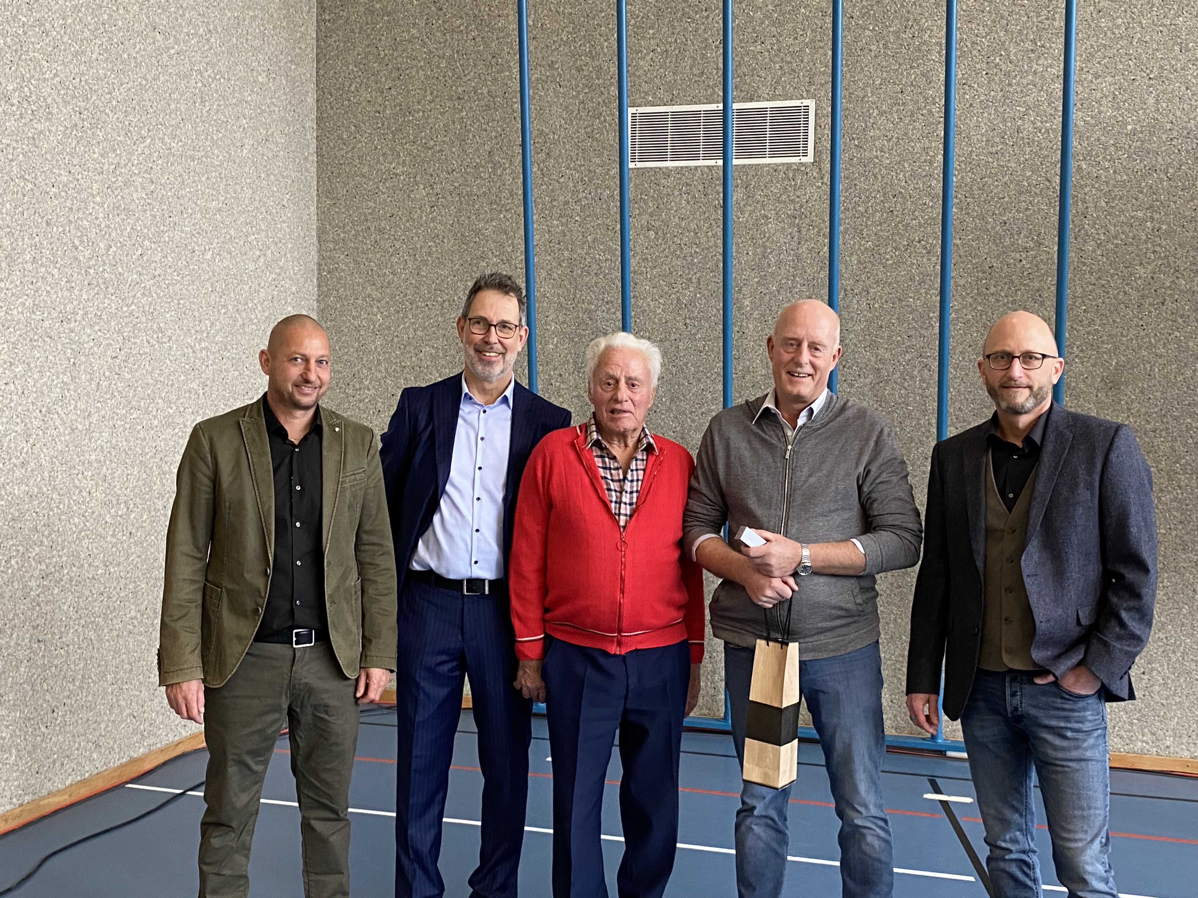 v.l: Michael Berchtold, Gemeinderat; Marco Pezzatti, Gemeindepräsident; Paul und Richi Burri, Seegräbner des Jahres 2023; Patrik Jenal, Gemeinderat