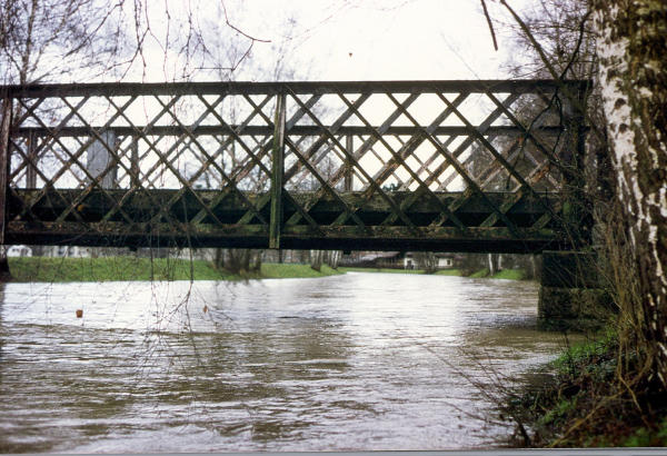 Hochwasser Glatt, 1977 bei der unteren Glattbrücke.