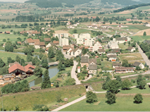 Foto ca. 1977
In den siebziger Jahren veränderte sich die Grafschaft rasant, wo alte Bauernhäuser abgebrochen und Wohnblocks errichtet wurden.