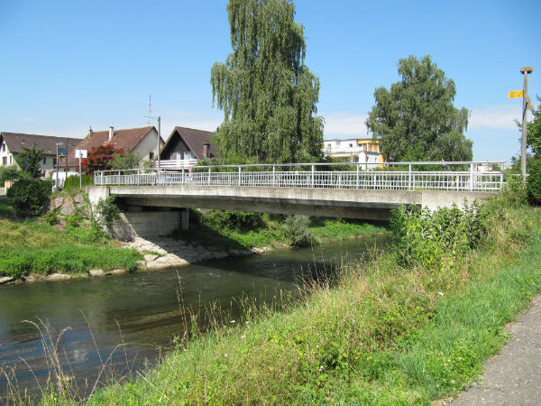 Die untere Glattbrücke wird auch Nöschikonerbrücke genannt.