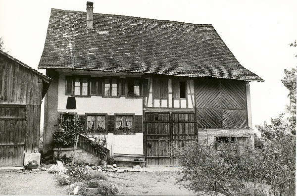 Foto 1965
Das ehemalige Bauernhaus der Familie Gottfried Wolf, an der Bühlstrasse.