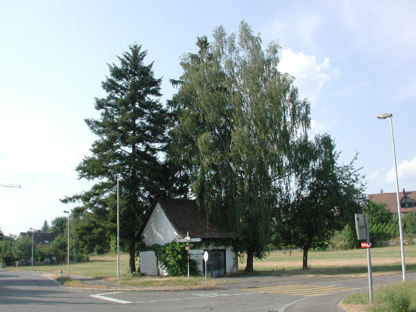 Das Salzhäuschen der Gemeinde Niederglatt steht neben dem Haus im Gärtli.