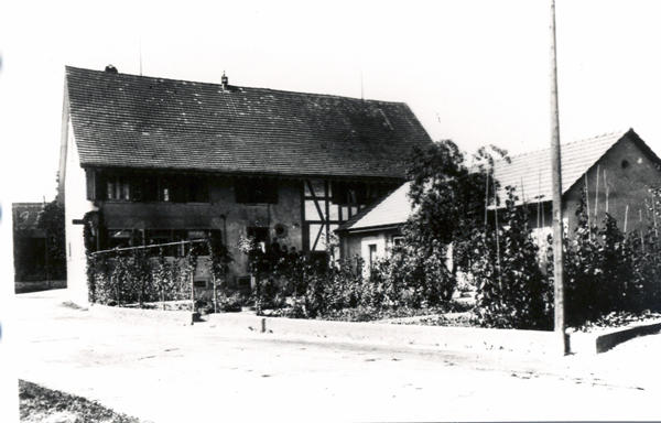 Foto ca. 1930
1925/26 wurde eine Kegelbahn angebaut.