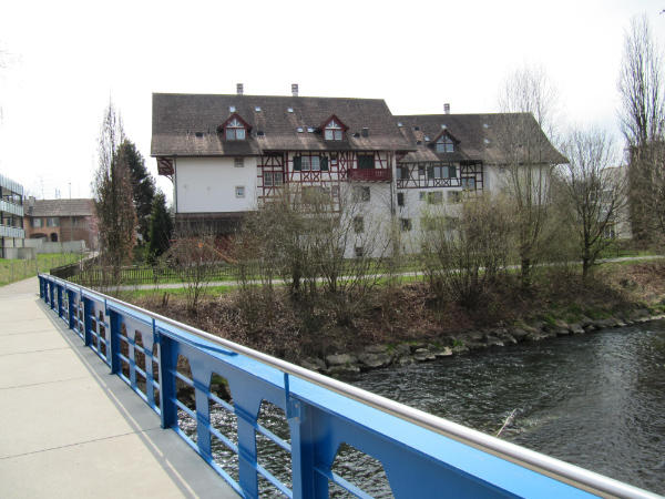Fusssteg mit Blick gegen Kaiserstuhlstrasse.