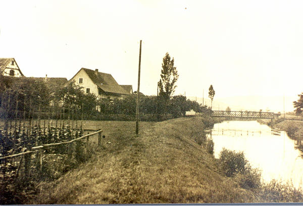 Die Nöschiker Holzbrücke wurde im Jahre 1890 durch eine Stahlbrücke ersetzt. 