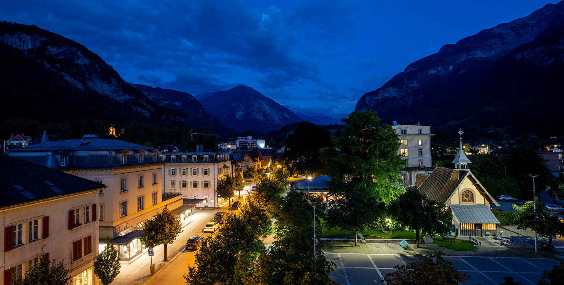 Abendstimmung Casinoplatz Meiringen