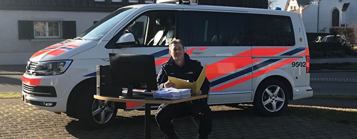 Mobiler Polizeiposten in Greifensee
