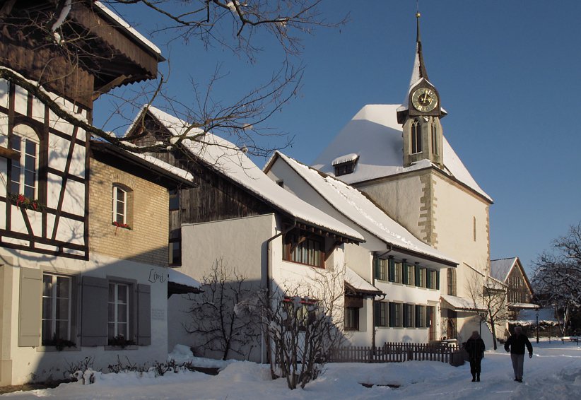 mit "Limi" (Kirche und Begegnungszentrum der Kath. Pfarrgemeinde), Gemeindehaus und der gotischen Kirche.