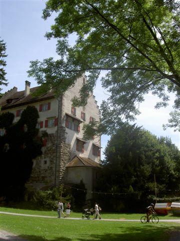 Einen Abstecher ins historische Städtchen Greifensee lohnt sich auf jeden Fall.
www.schlossgreifensee.ch