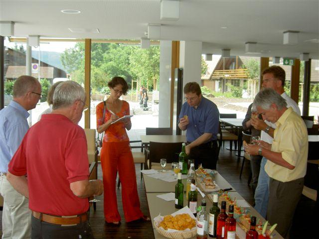 Apéro bei offizieller Schlüsselübergabe im Beisein von Vertretern des Gemeinderates, Stiftungsrates und der Baukommission. 