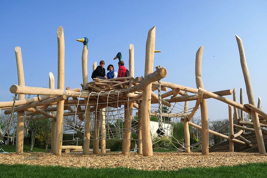 "Das Nest", Teil der Spielanlage beim Schulhaus Breiti.