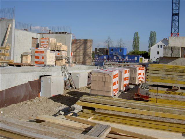 Bau bei sommerlichen Temperaturen von 23°C.