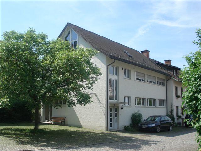 Im alten Städtlischulhaus befinden sich während der Umbauphase die Einwohnerkontrolle, das Sicherheits- und Bestattungsamt sowie das Steueramt, Finanzamt und Bauamt.