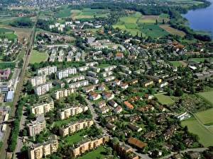 Eine Flugaufnahme der Gemeinde Greifensee vom Juni 2002.
