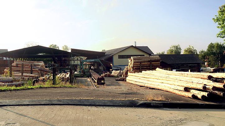 Sägereiwerk, spezialisiert auf  Fichte, Tanne und Lärche.