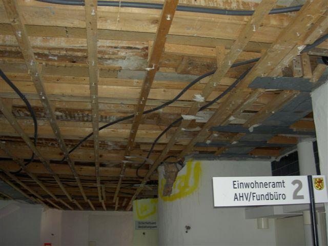 Ein Wunder, dass diese Decke gehalten hat.....