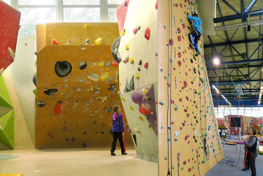 Im Sportzentrum Milandia gibt es u.a. eine grosse Kletter- und Boulderhalle, sowie Kletteranlagen im Freien. 