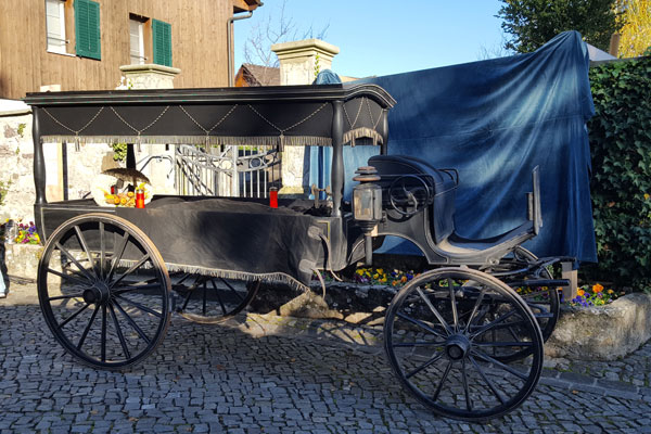 Alter Leichenwagen