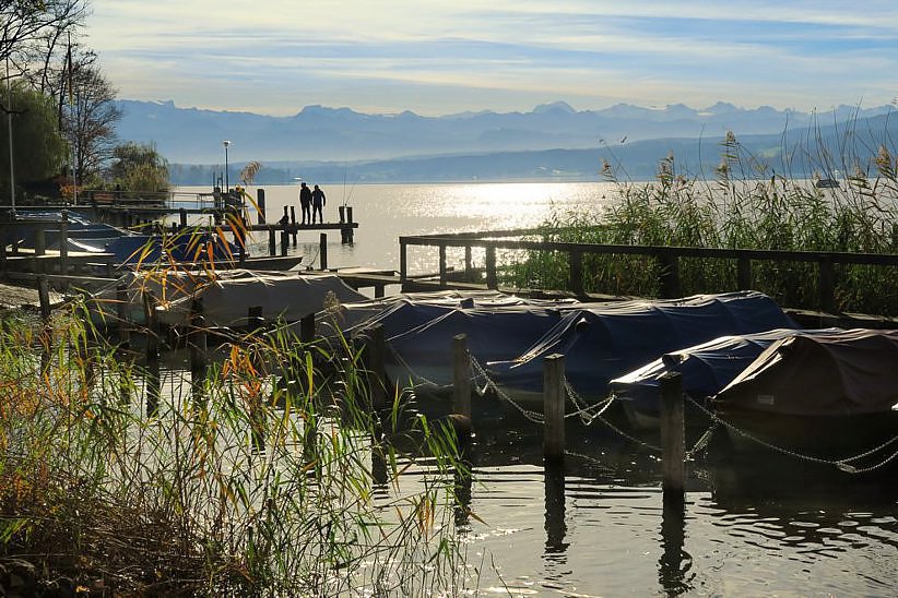 Bootsanlagestellen beim Städtchen Greifensee. Bootsplätze können bei der Gemeindeverwaltung Greifensee gemietet werden.