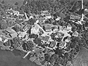 Das Städtchen im Jahre 1927. Links im Bild sieht man noch die abgebrochene Mühle. Auch der Uferbereich ist zum Teil anders als heute. 