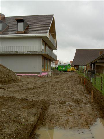 Morastige Baustelle bei Haus "B".
