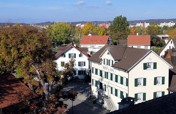 Der Gasthof Krone befindet sich in der Nähe des Sees beim Städtchen Greifensee. 2 kleinere Säle, Gartenwirtschaft und Gästezimmer.