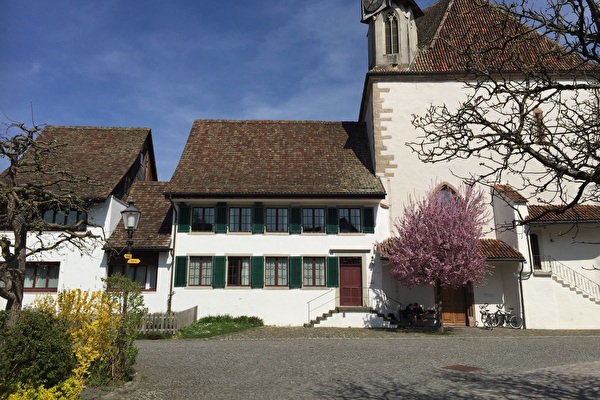 Gemeindehaus und Kirche Greifensee