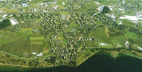 Ein Flugbild der Gemeinde Greifensee aus dem Jahre 1996.