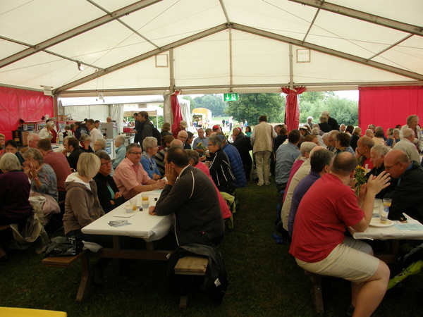 Die Festgemeinde auf der Garnhänki.