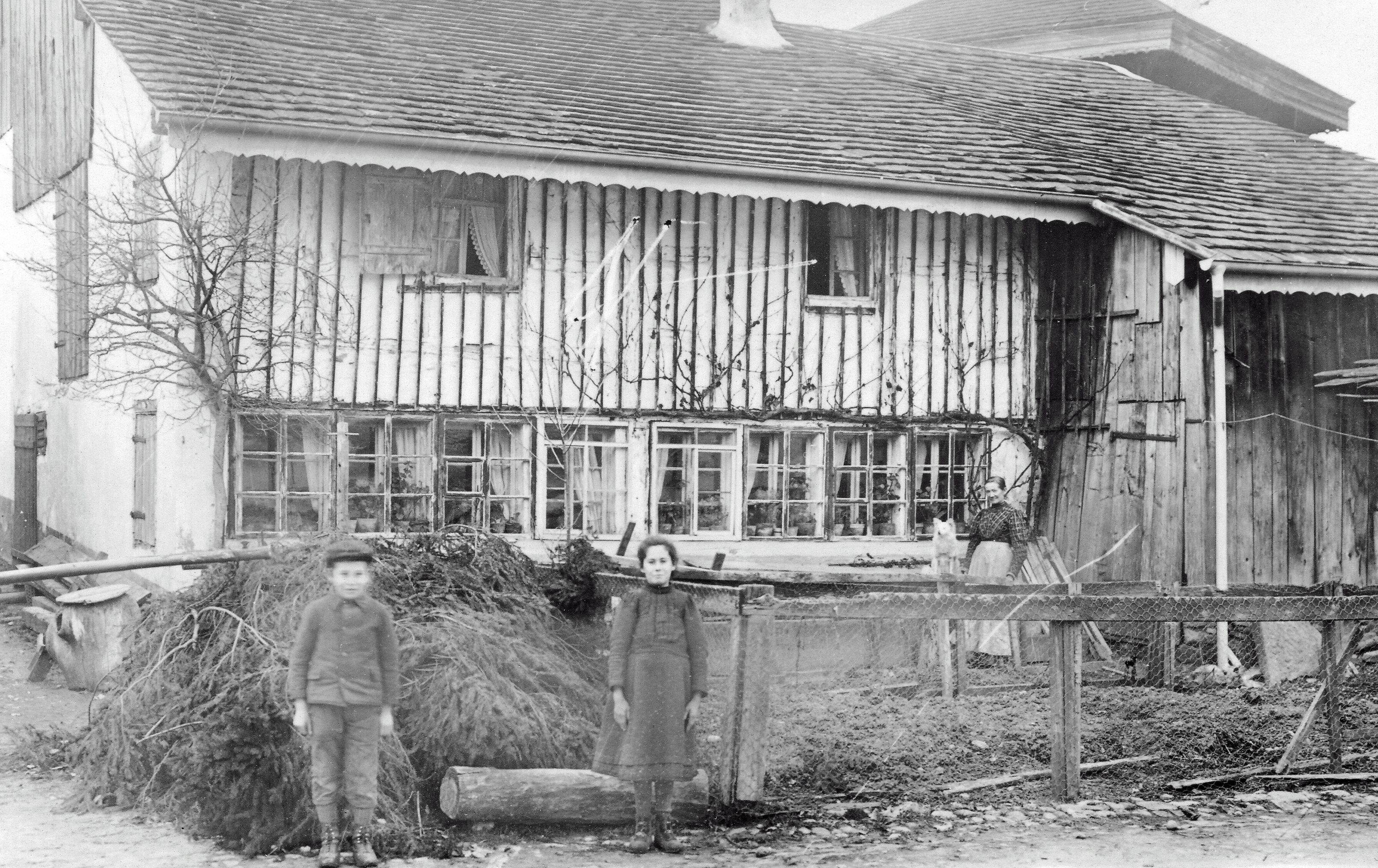 Im Städtli wohnten auch «Armlüt», die oft einen kleinen Bauernbetrieb führten und daneben in einer Fabrik in Niederuster arbeiteten.