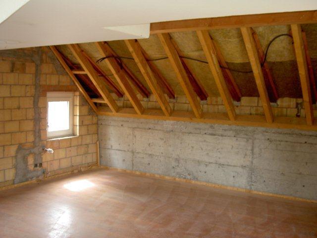Im Dachgeschoss entsteht neu das Büro des Gemeinderates. Dieser Raum wurde bis anhin nicht genutzt. 